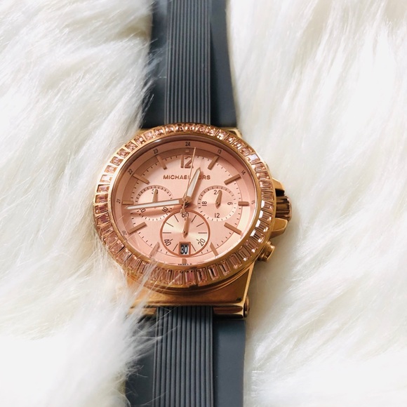 Micheal Kors watch - Picture 4 of 5